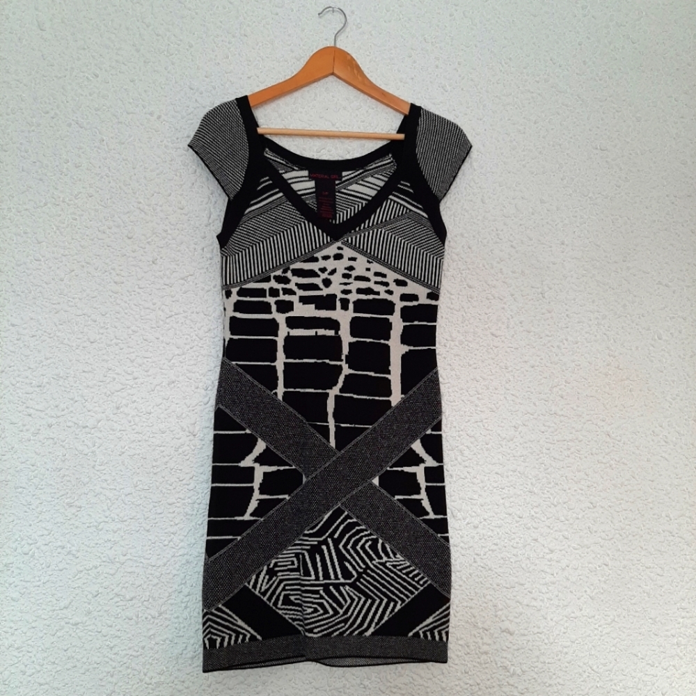 MATERIAL GIRL Geometric Dress | Size S | Black & White